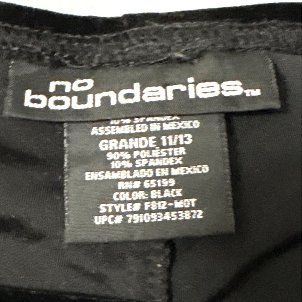 No Boundaries Black Velvet Flared Pants Size 11/13 witchy whimsygoth - Picture 3 of 6